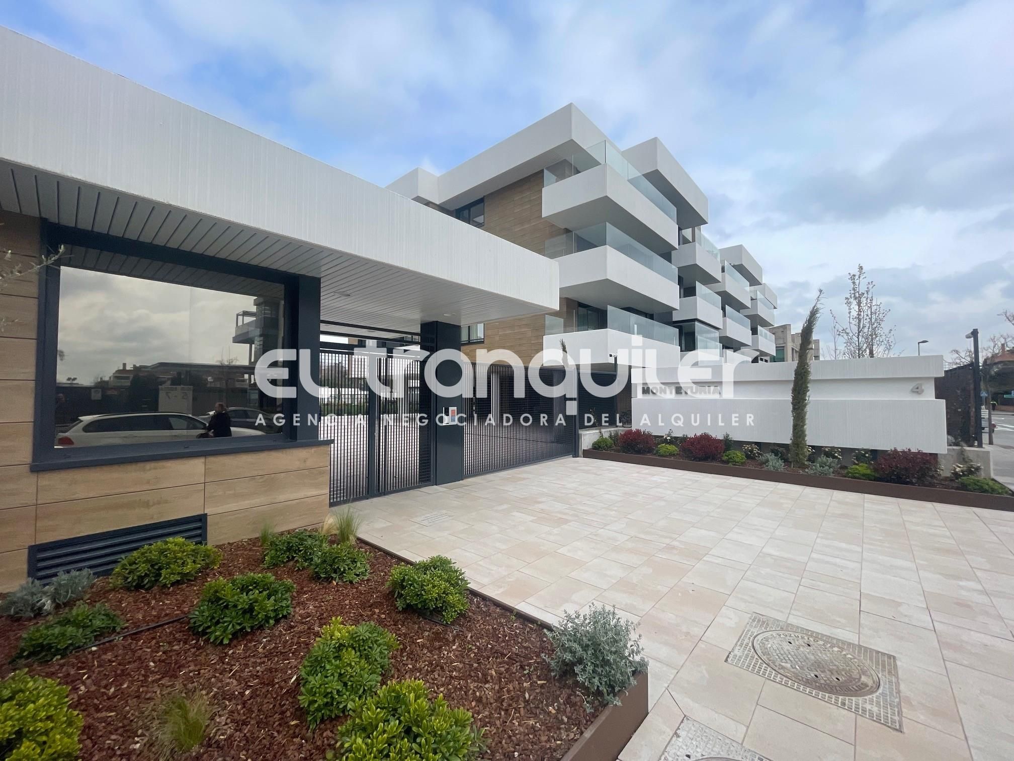 Vista exterior de Ático de alquiler en Pozuelo de Alarcón con Terraza, Trastero y Lavadora