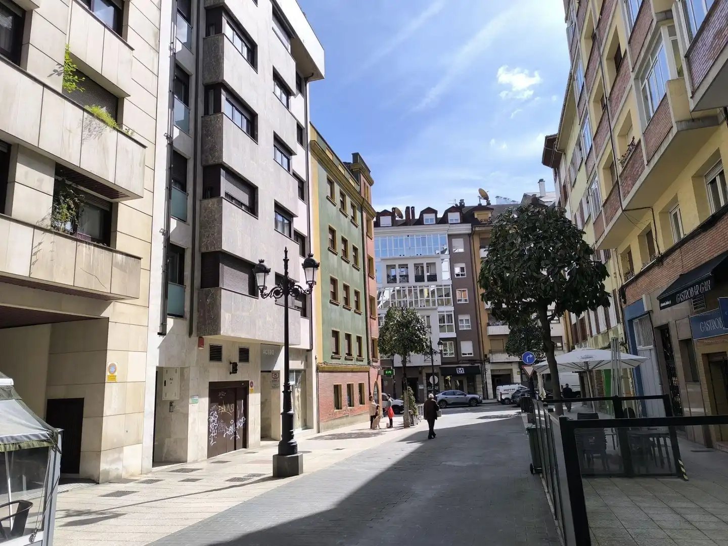 Außenansicht von Wohnungen zur Miete in Oviedo  mit Möbliert