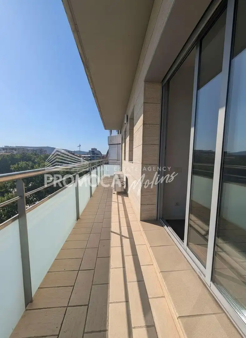 Terraza de Ático en venta en Molins de Rei con Aire acondicionado, Calefacción y Parquet
