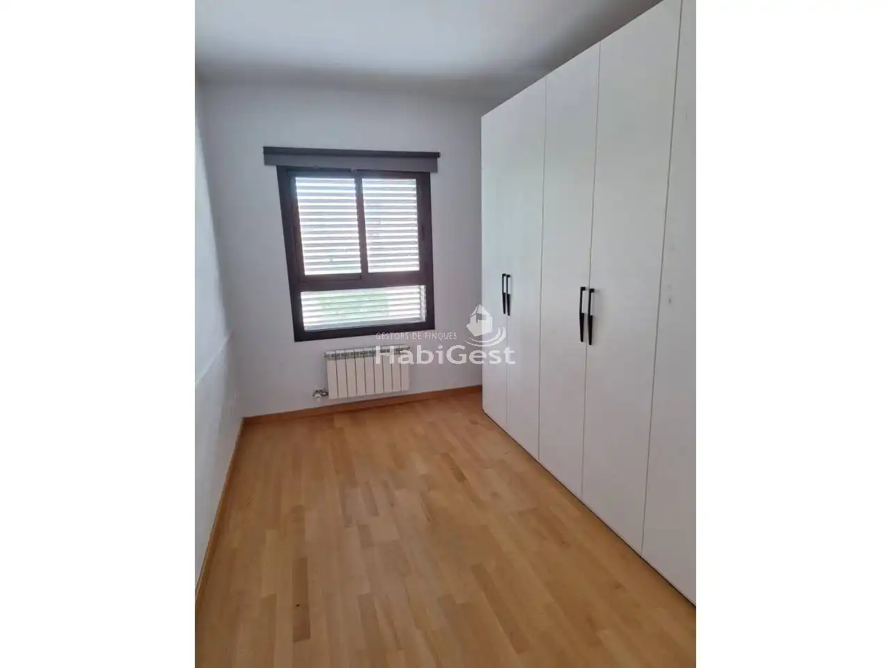 Schlafzimmer von Wohnung zur Miete in Girona mit Klimaanlage, Heizung und Parkett