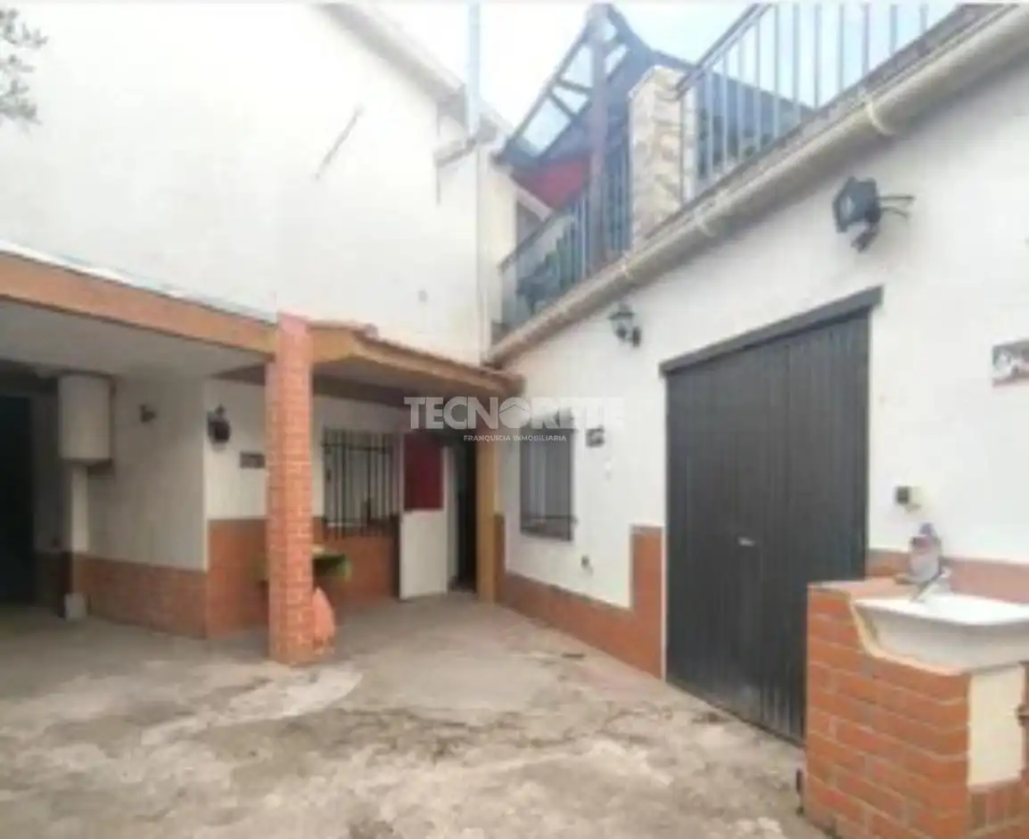 Casa adosada en venda a Lillo