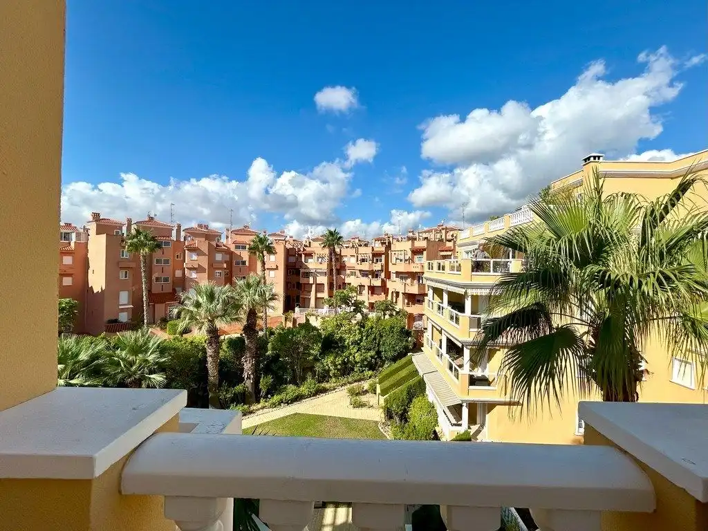 Vista exterior de Àtic en venda en Orihuela amb Terrassa, Balcó i Piscina comunitària