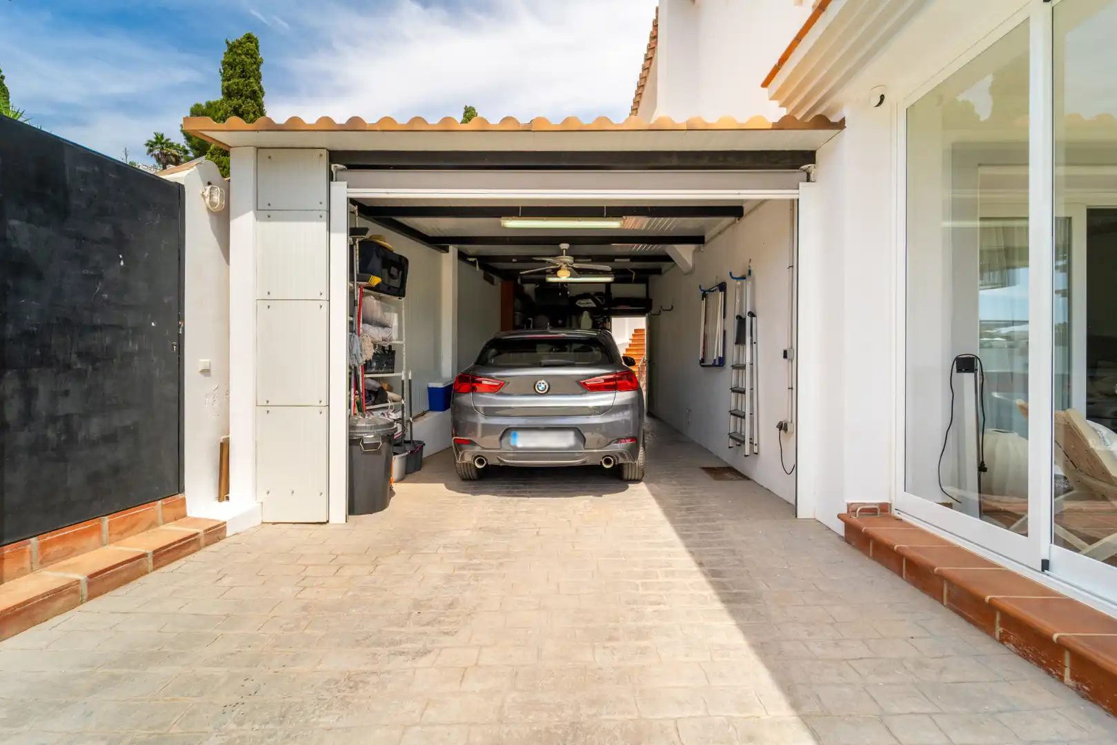 Aparcament de Casa o xalet en venda en Mijas amb Aire condicionat, Jardí privat i Terrassa