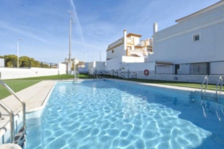 Piscina de Casa adosada de lloguer en Pulpí amb Aire condicionat, Calefacció i Jardí privat