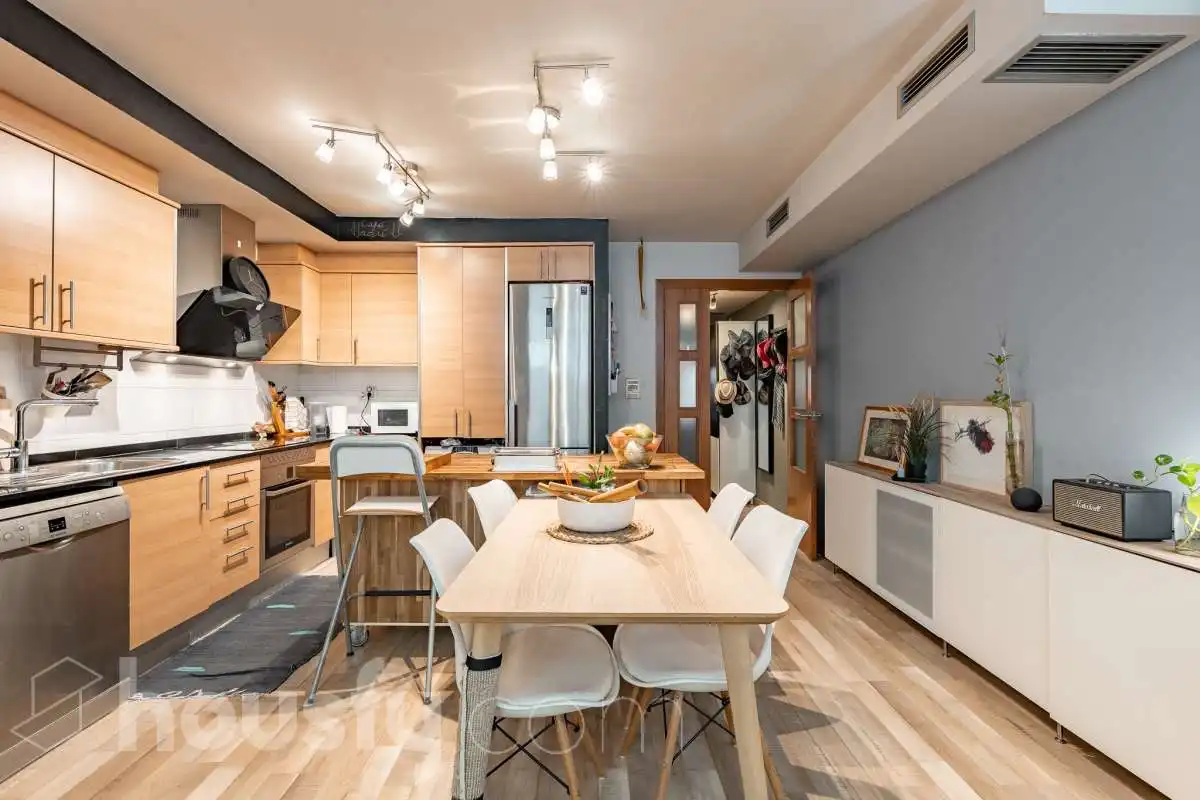 Kitchen of Duplexes for sale in L'Hospitalet de Llobregat  with Air Conditioner, Heating and Parquet flooring
