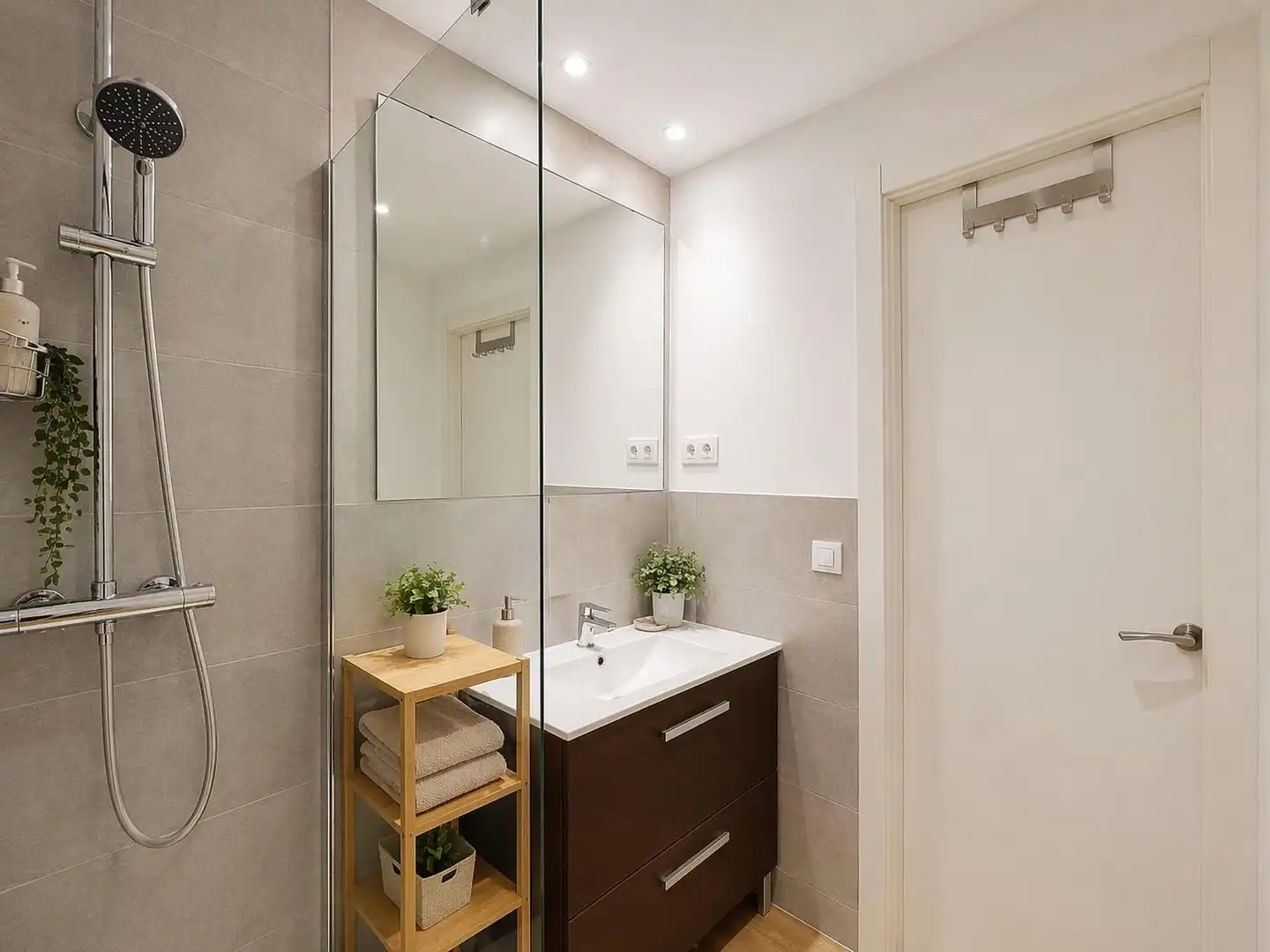 Badezimmer von Wohnungen zum Verkauf in Barcelona mit Heizung, Parkett und Terrasse