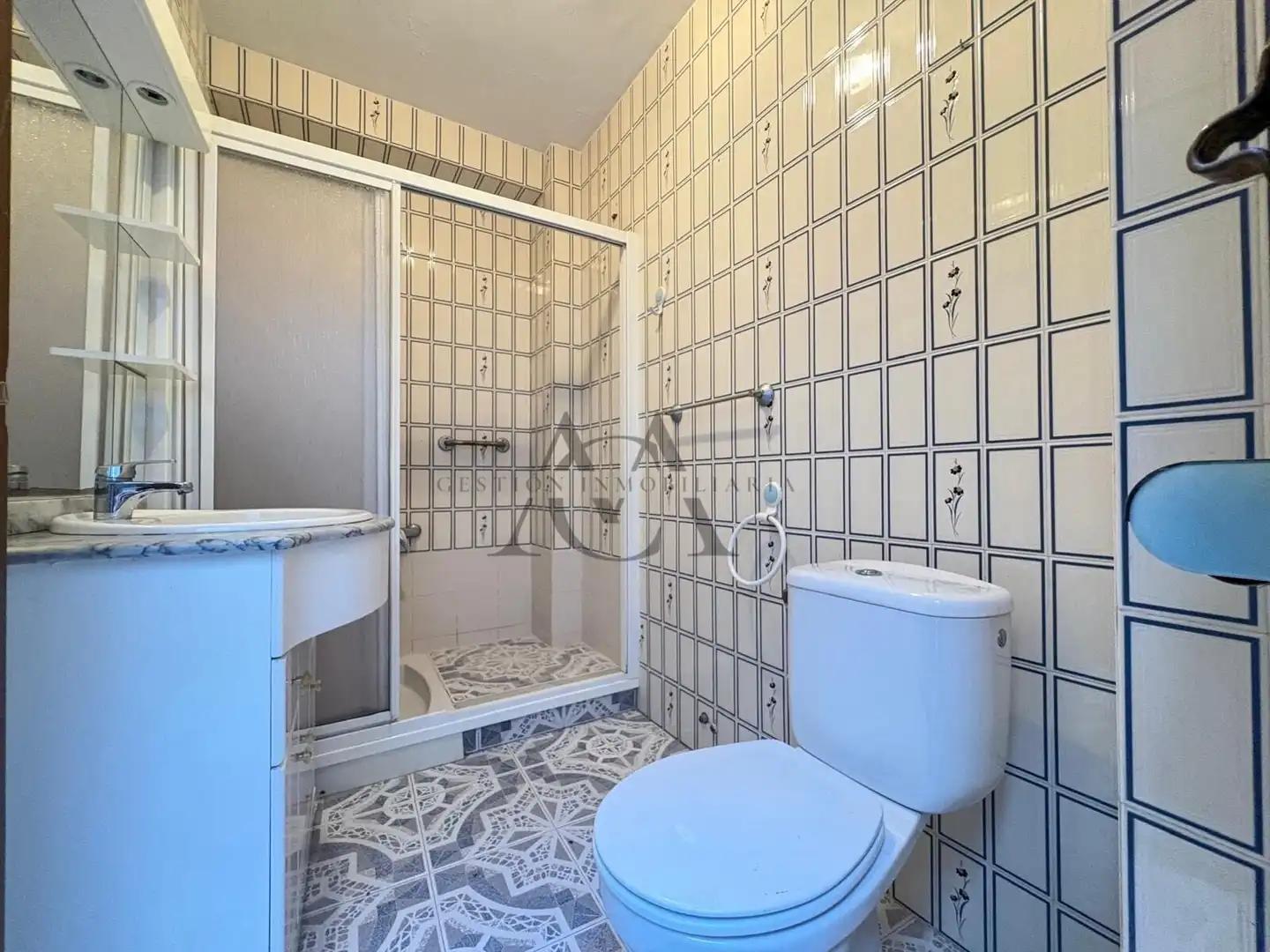 Bathroom of Houses for sale in Lucena
