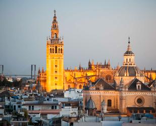 Vista exterior de Edifici en venda en  Sevilla Capital