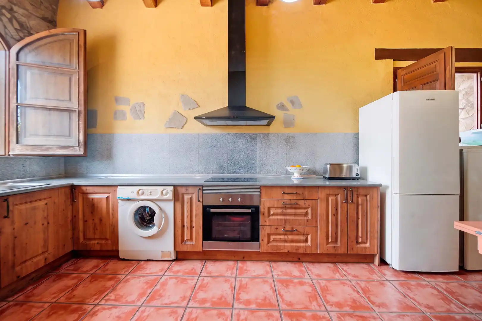 Cuina de Casa o xalet en venda en Caldes de Malavella amb Jardí privat