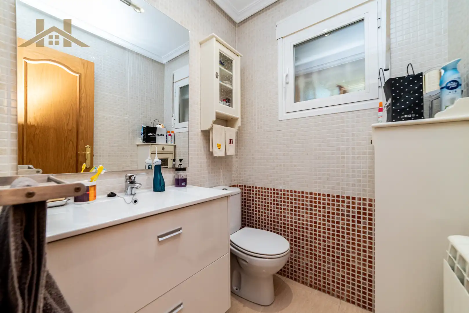 Bathroom of Houses for sale in Fuenlabrada  with Air Conditioner, Heating and Community pool
