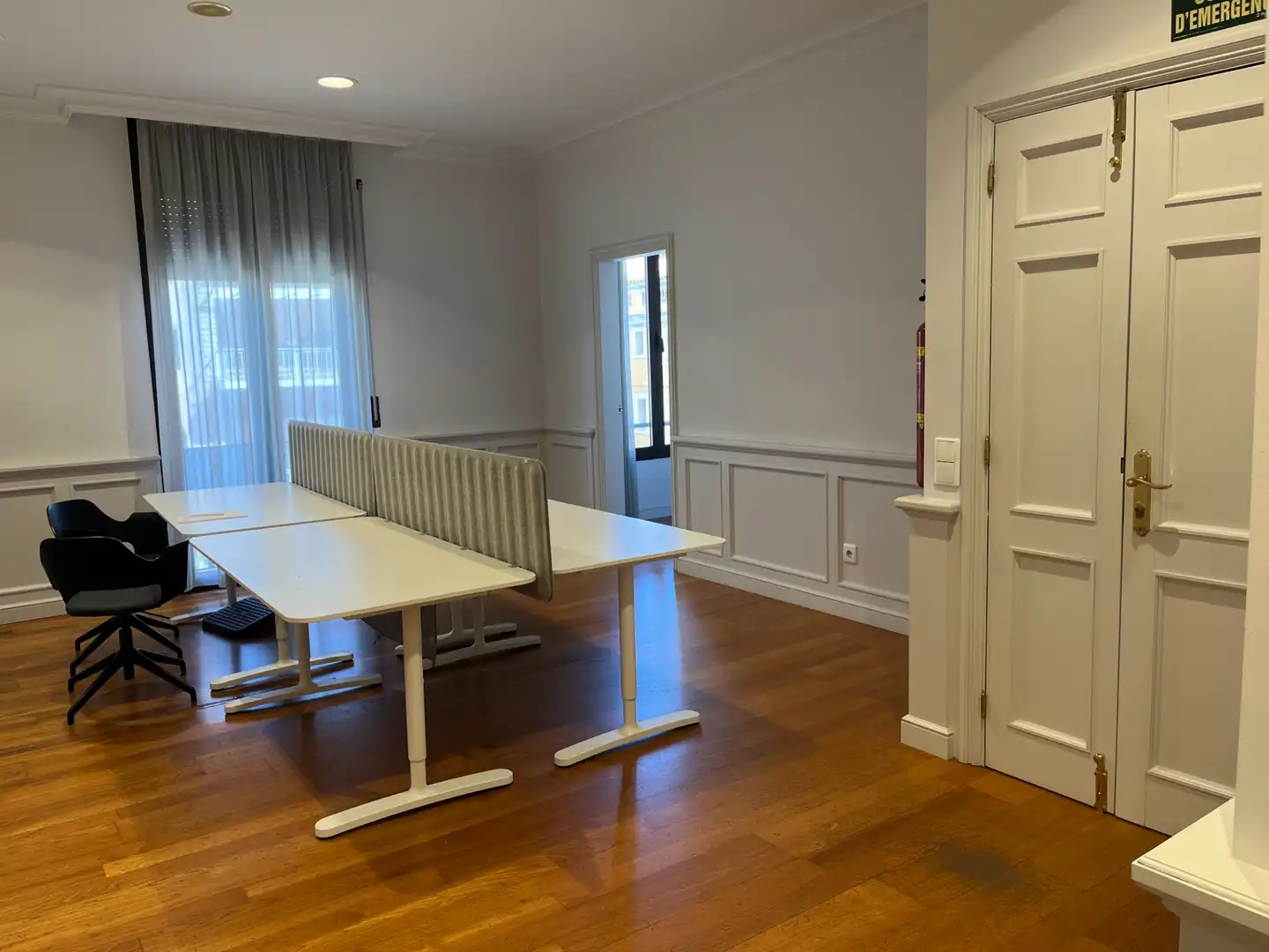Bureau avec ascenseur à vendre à Plaça Josep Maluquer i Salvador 4