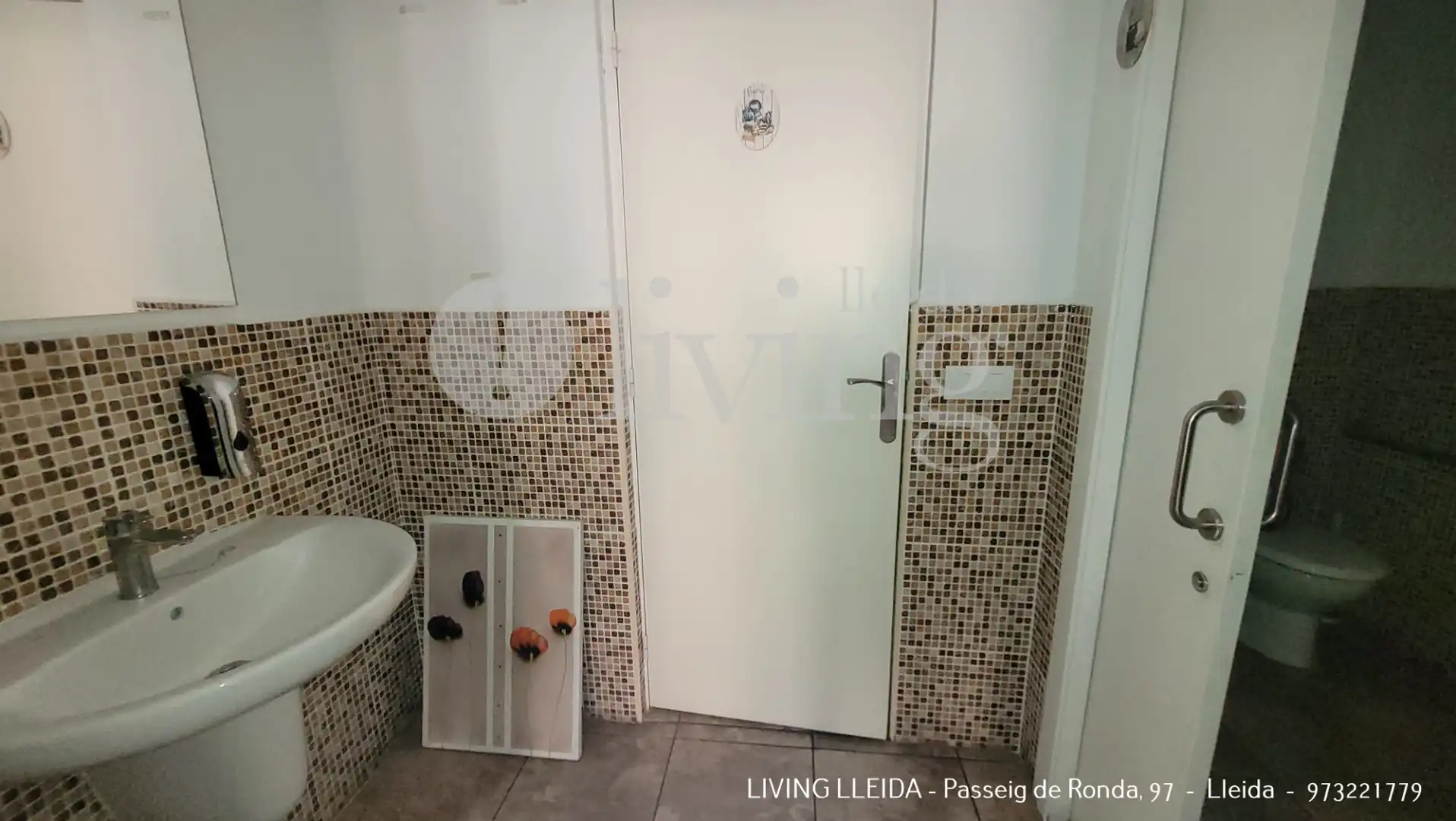 Bany de Local en venda en Cubelles amb Aire condicionat, Calefacció i Terrassa