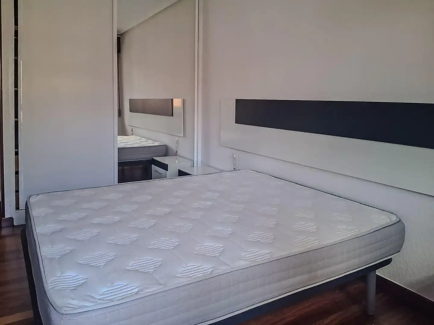 Schlafzimmer von Wohnung zur Miete in Santander mit Heizung, Parkett und Möbliert