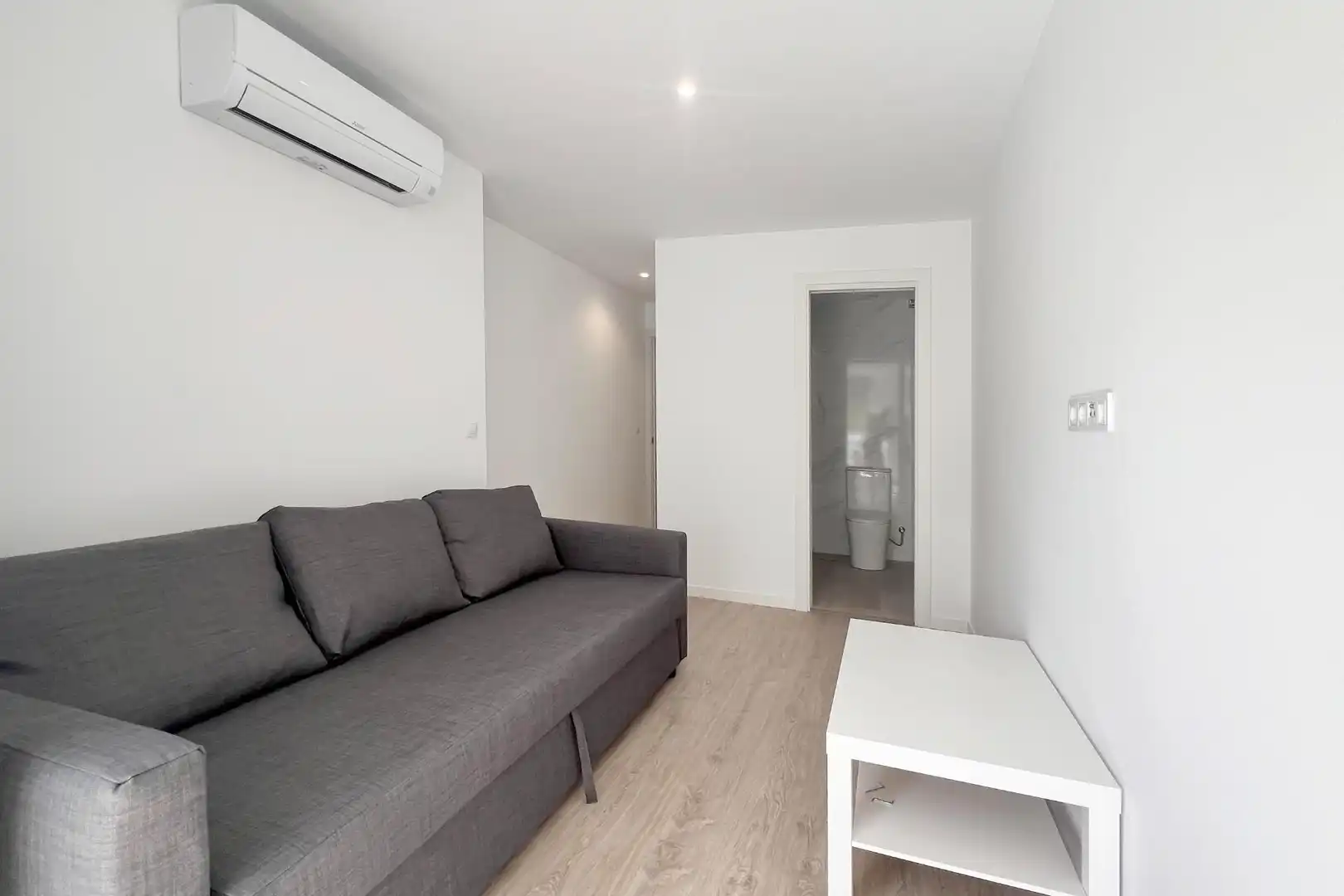 Room in Calle MANUEL DE FALLA, Norte - Universidad