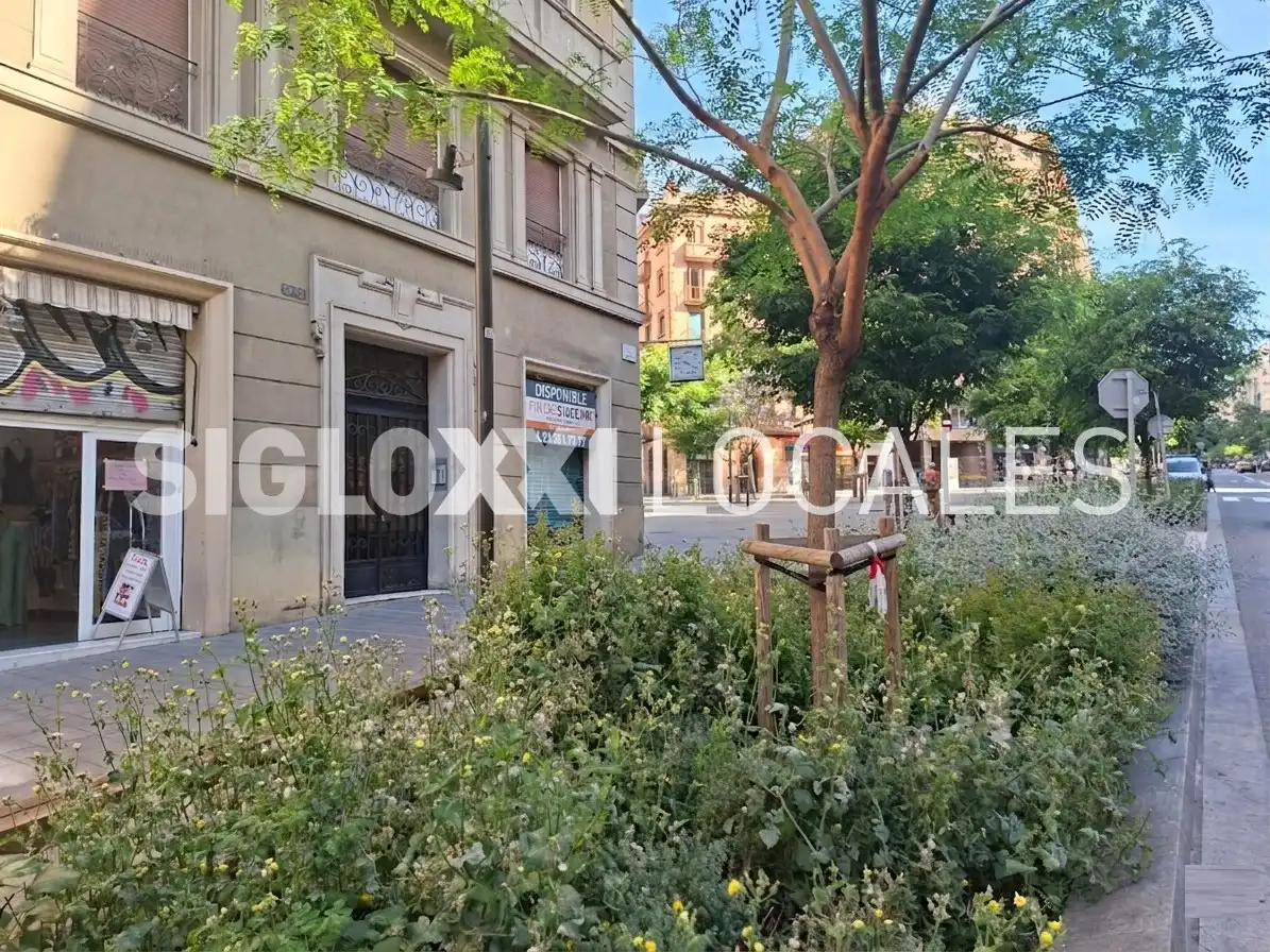 Vista exterior de Local de alquiler en Barcelona