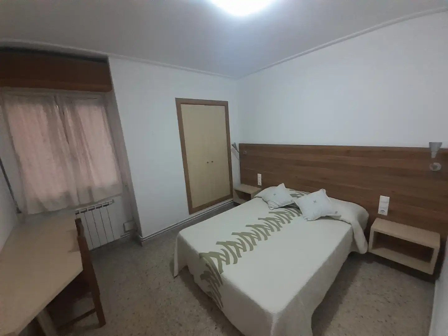 Schlafzimmer von Wohnung zur Miete in Ourense Capital  mit Heizung, Parkett und Möbliert