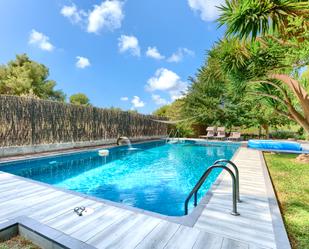 Piscina de Casa o xalet en venda en Vilanova i la Geltrú amb Aire condicionat, Terrassa i Piscina