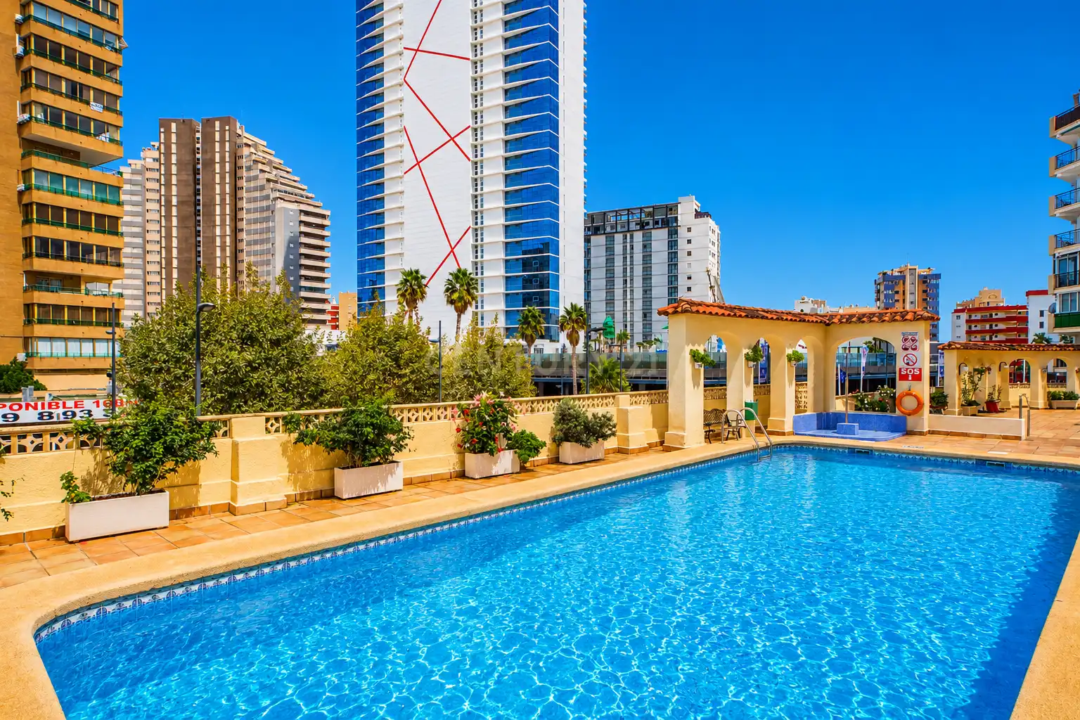 Piscina de Apartamento de alquiler en Calpe / Calp con Aire acondicionado y Amueblado
