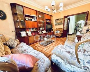 Sala d'estar de Pis en venda en Santurtzi  amb Terrassa