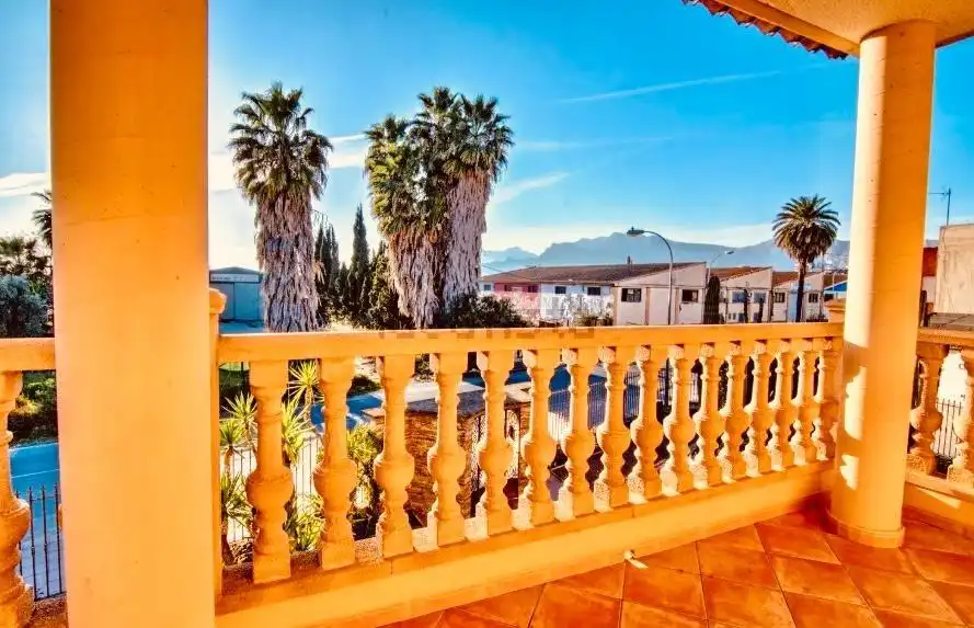 Vista exterior de Casa o xalet en venda en Orihuela amb Aire condicionat, Calefacció i Jardí privat