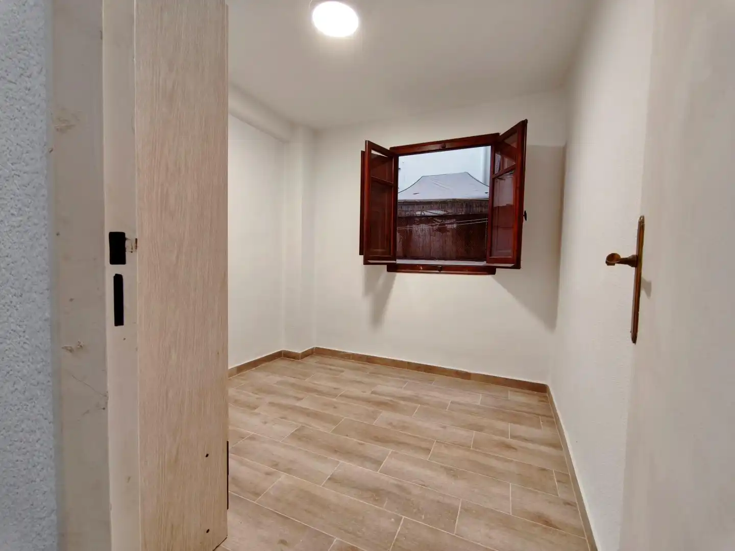 Dormitori de Pis de lloguer en Valencia amb Aire condicionat, Parquet i Terrassa