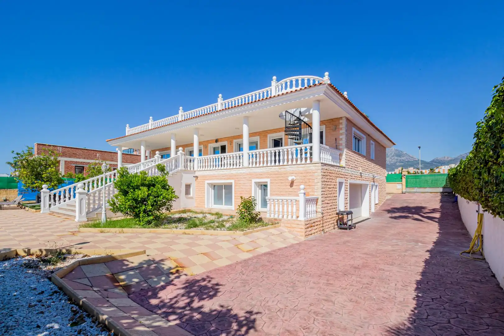 Villa mit Pool zum Verkauf in Pueblo - Urbanizaciones