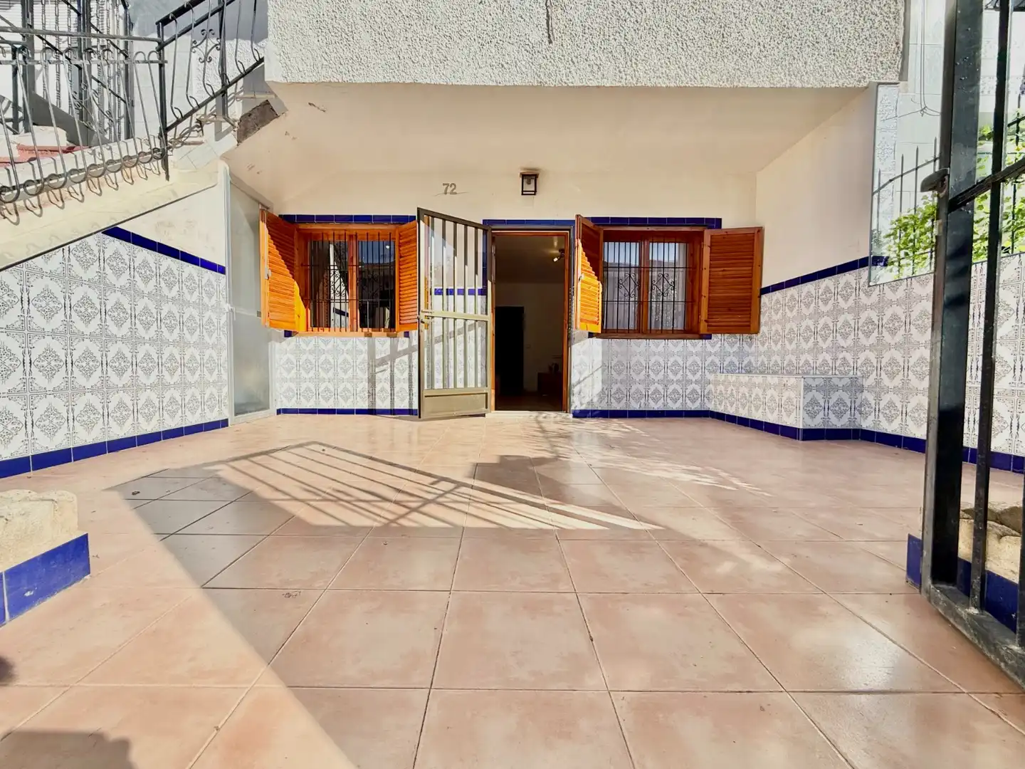 Vista exterior de Casa o xalet en venda en San Pedro del Pinatar amb Jardí privat, Terrassa i Traster