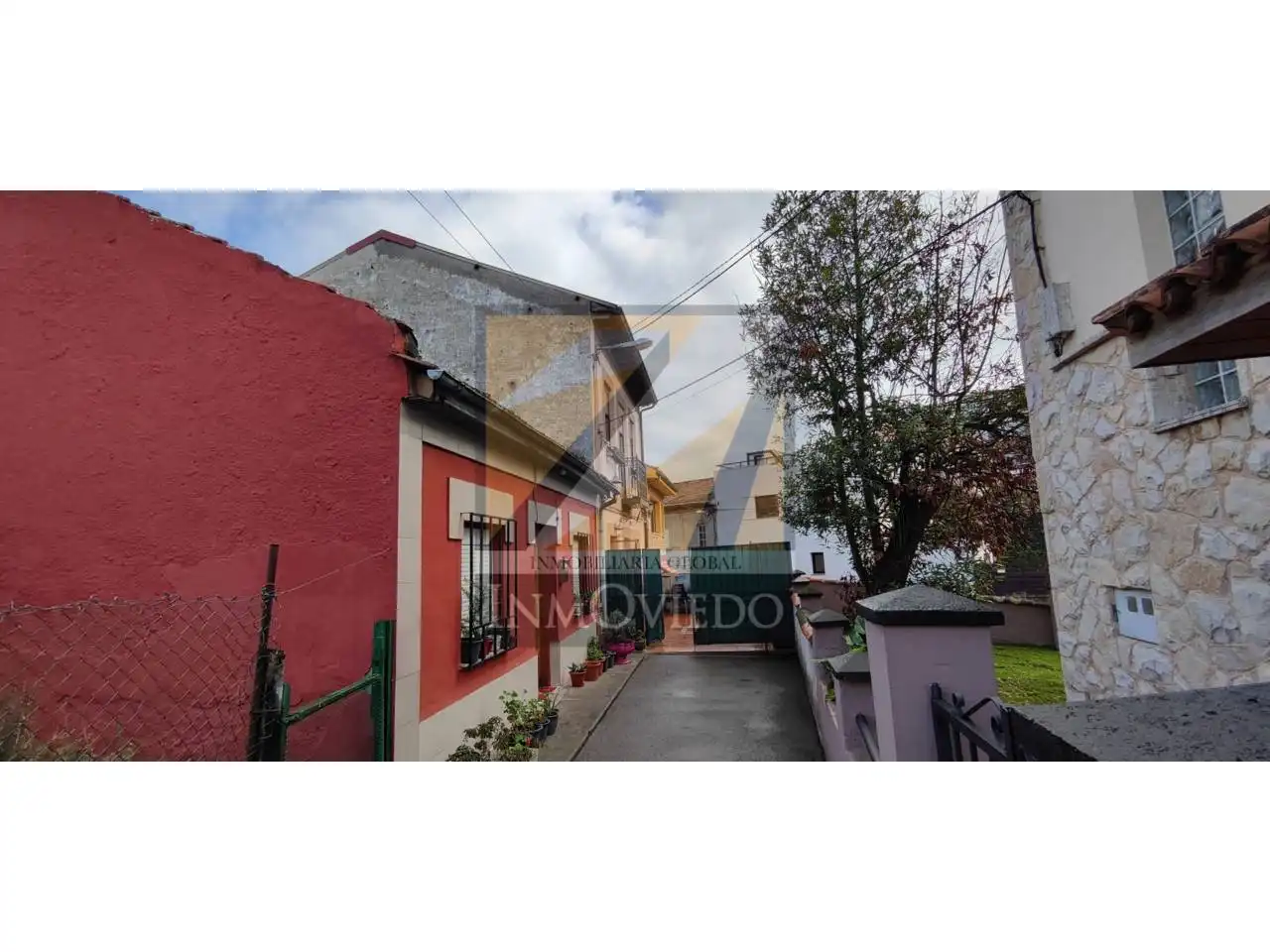 Vista exterior de Casa o chalet en venta en Oviedo  con Calefacción, Terraza y Alarma