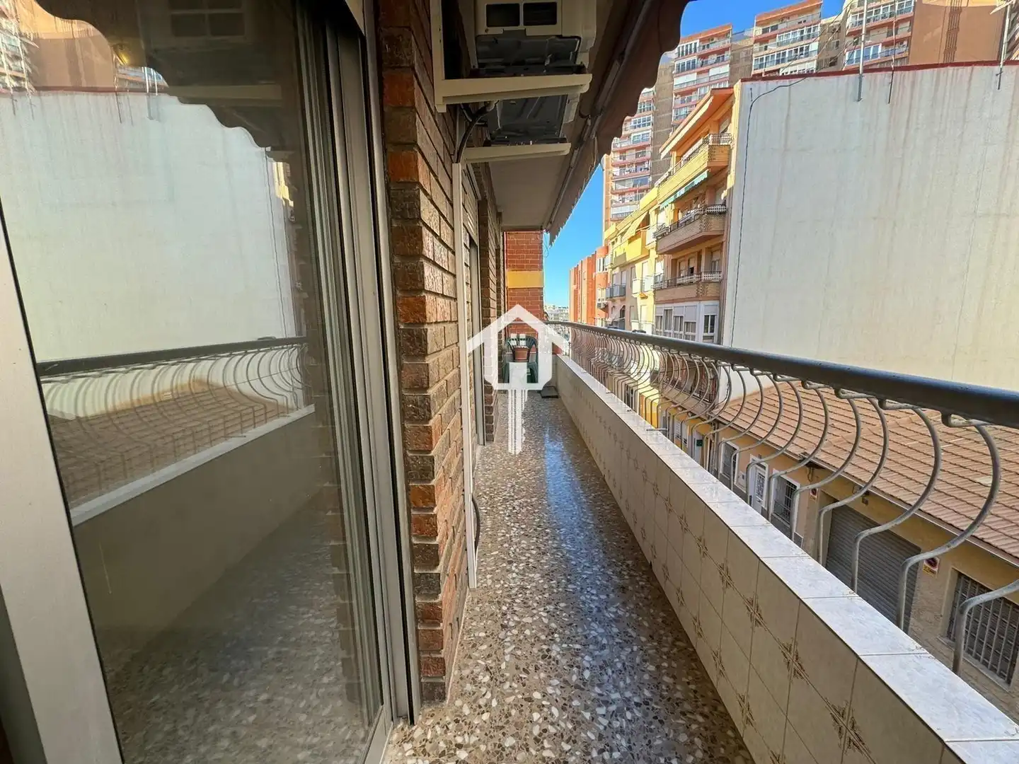 Terrasse von Wohnung zum Verkauf in Alicante / Alacant mit Privatgarten und Balkon