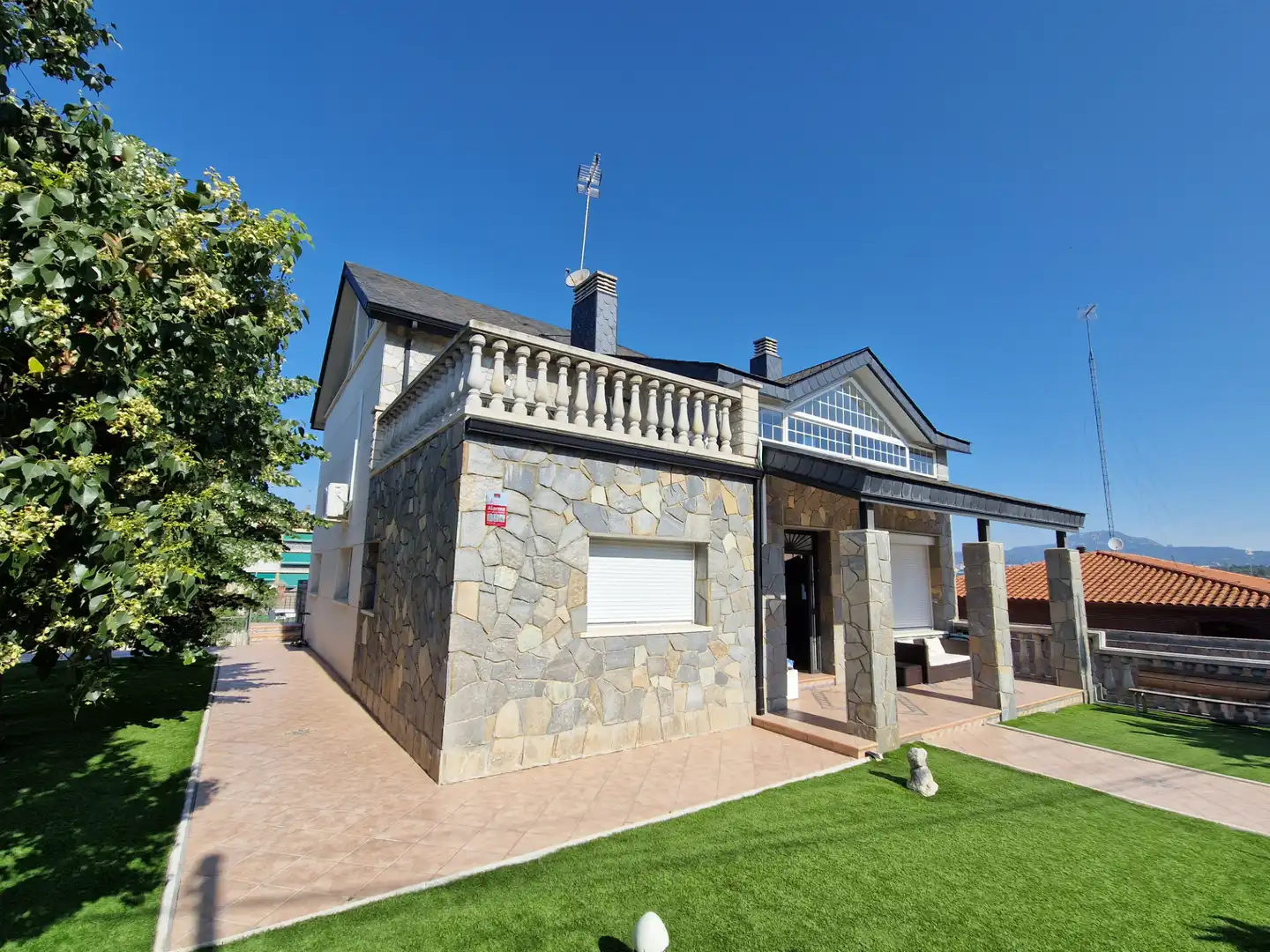 Vista exterior de Casa o chalet en venta en Terrassa con Aire acondicionado, Calefacción y Jardín privado