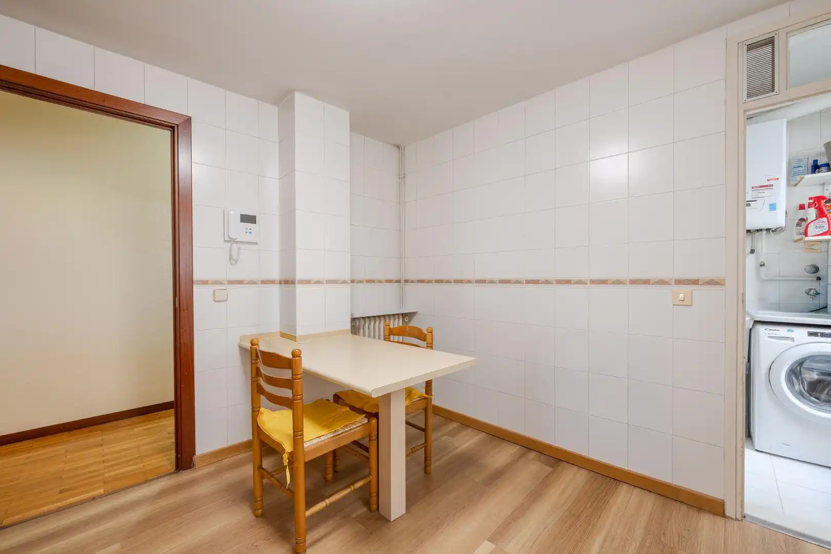 Cuina de Apartament en venda en Girona amb Calefacció, Terrassa i Balcó