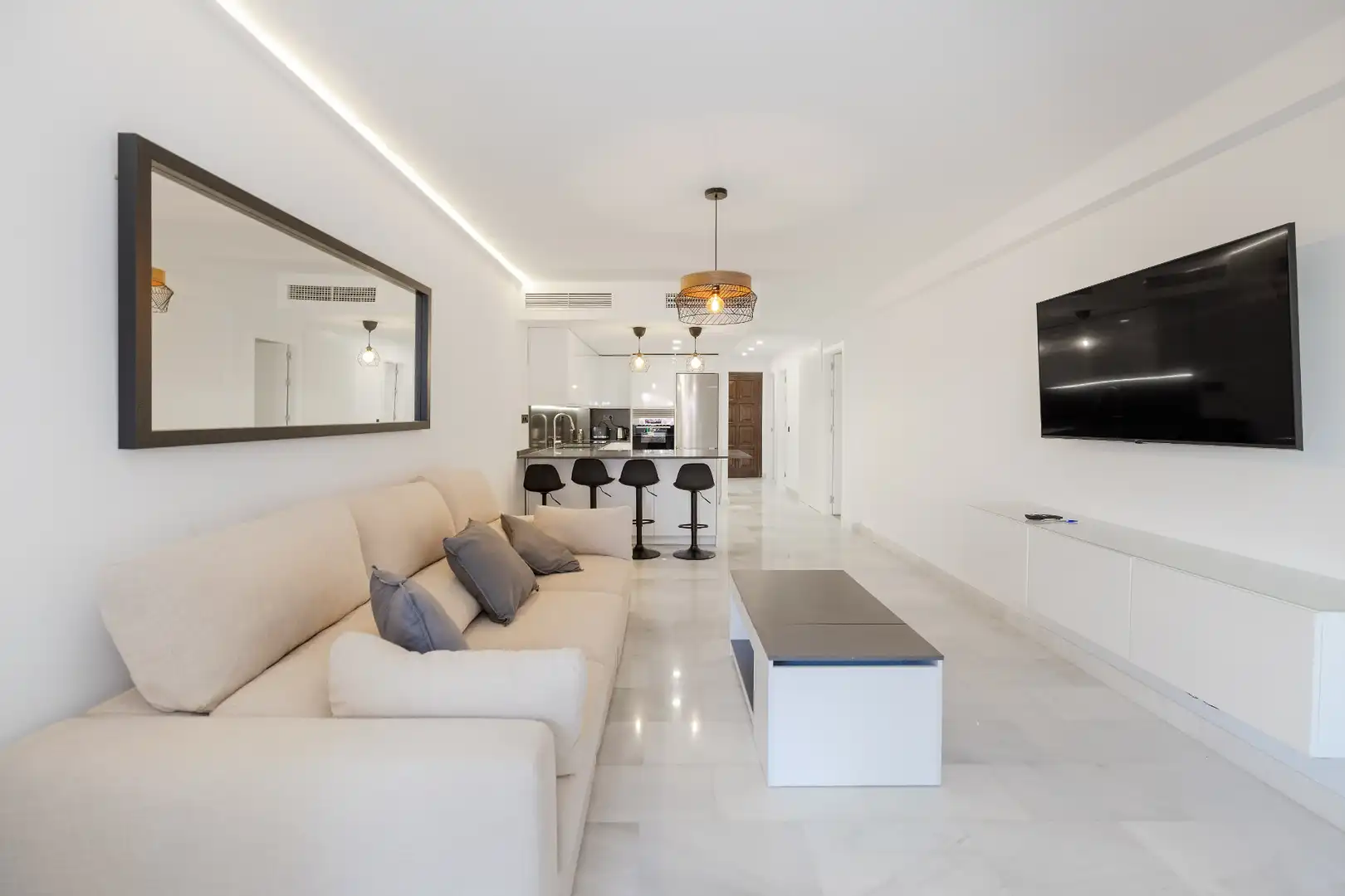 Living room of Ground floor for sale in Marbella  with Air Conditioner, Terrace and Community pool