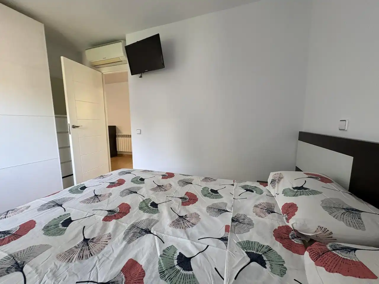 Bedroom of Flat for rent in Madrid  with Air Conditioner, Heating and Furnished