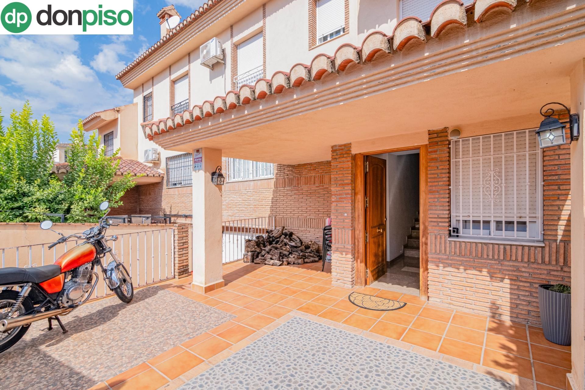 Exterior view of House or chalet for sale in Pulianas