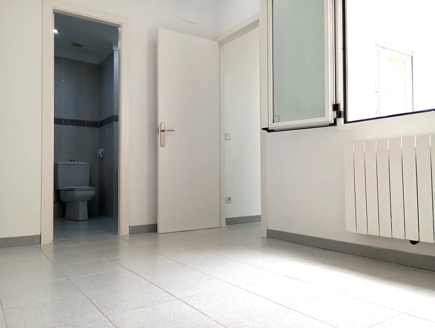 Baño de Piso en venta en Salt con Calefacción, Trastero y Horno