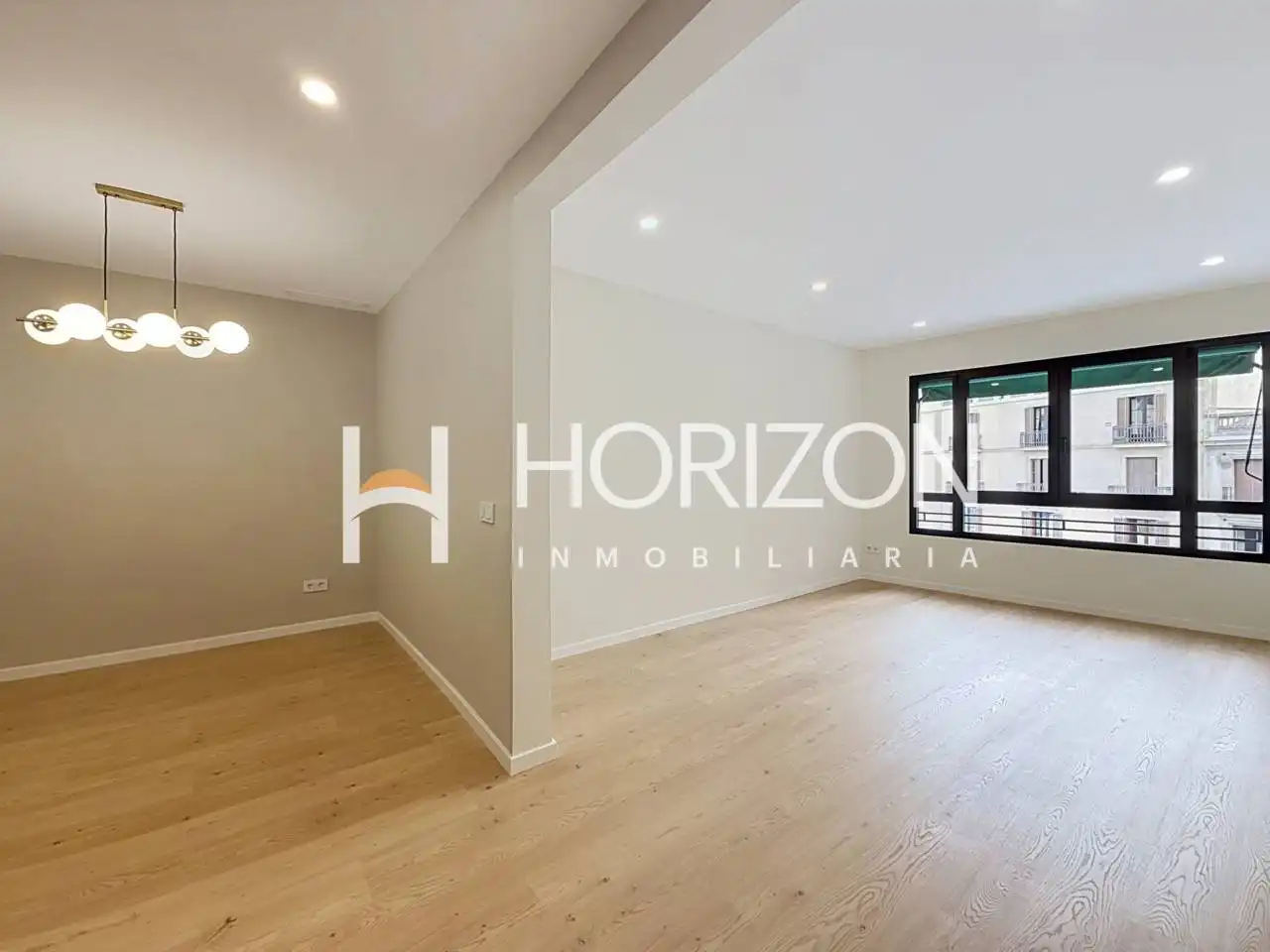 Wohnzimmer von Wohnung zum Verkauf in Barcelona mit Klimaanlage, Heizung und Parkett