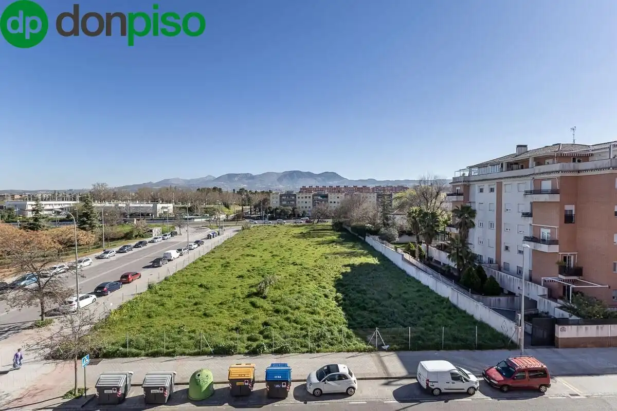 Flat for sale in Granada  with Air Conditioner, Terrace and Community pool