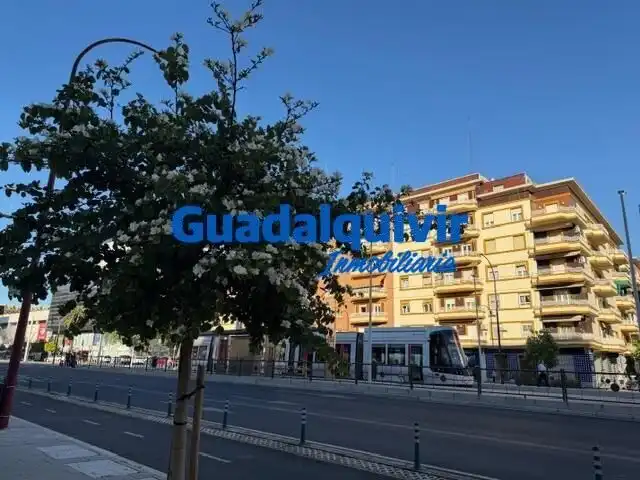 Vista exterior de Piso en venta en Sevilla con Terraza y Balcón