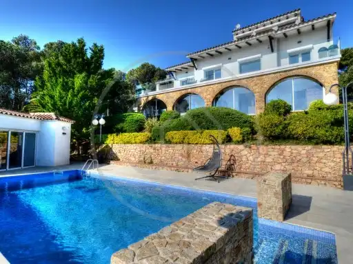 Casa con piscina in vendita a Carrer Begur, imagen 3