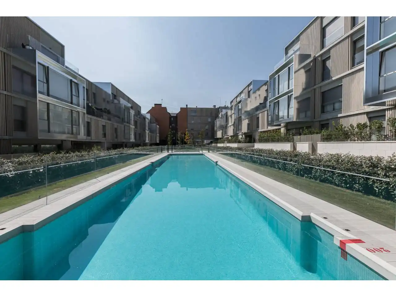 Piscina de Piso de alquiler en Madrid con Aire acondicionado, Calefacción y Parquet