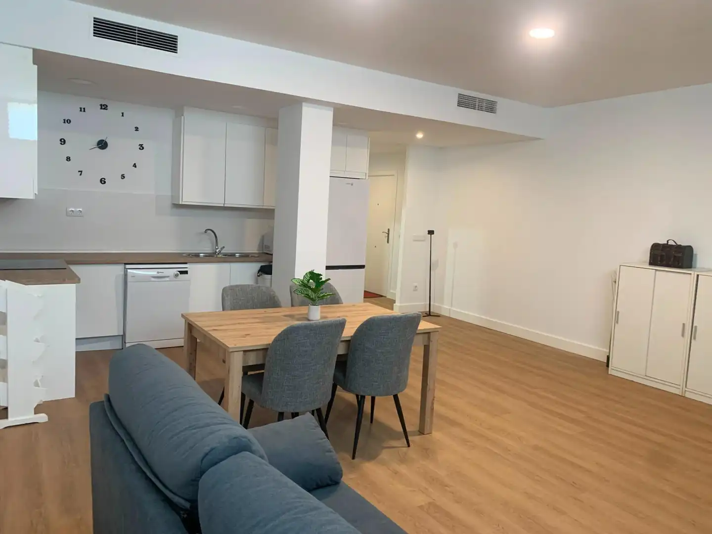 Flat for rent in Plasencia  with Air Conditioner and Furnished