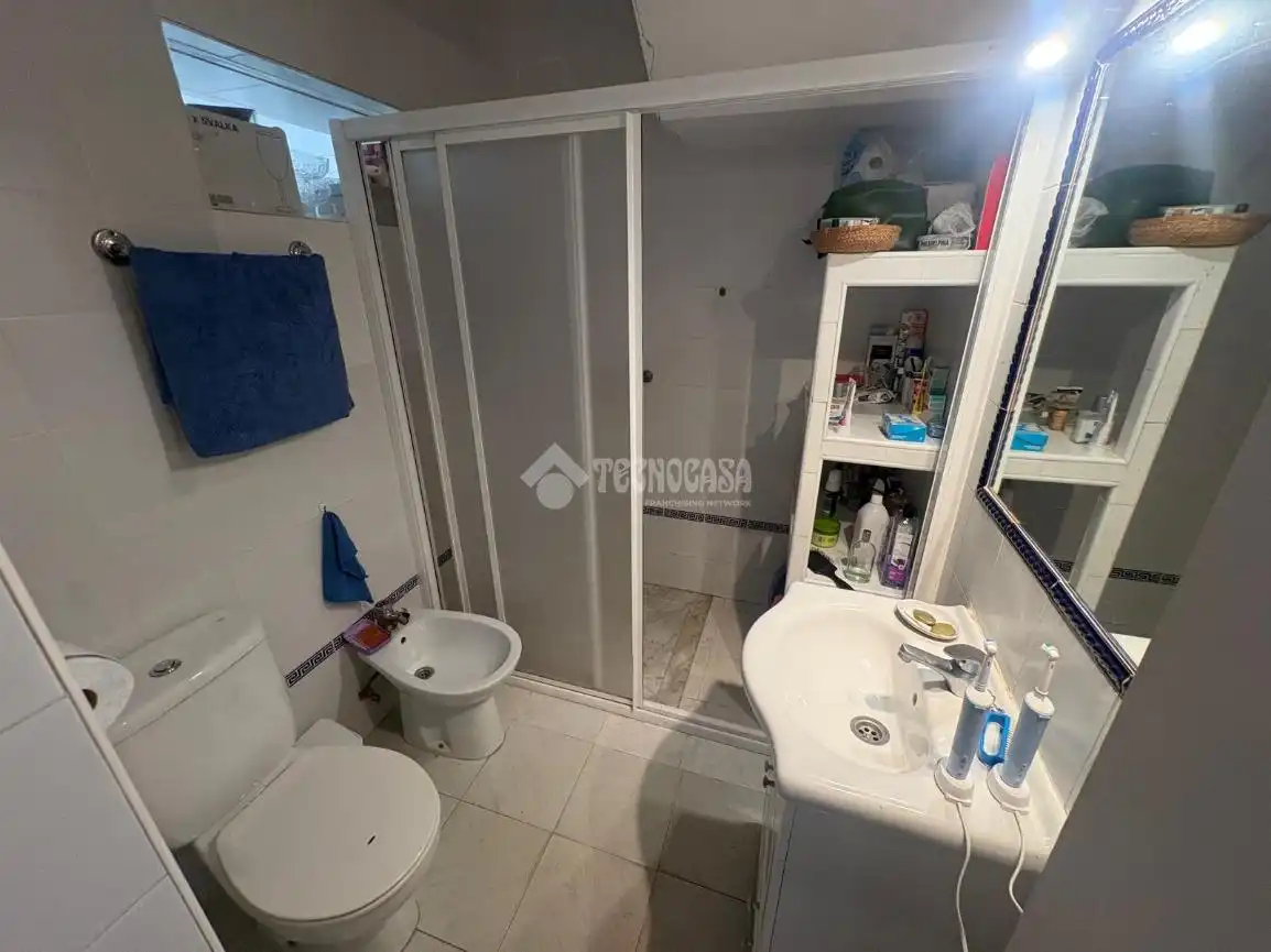 Bany de Casa adosada en venda en Espartinas amb Aire condicionat, Jardí privat i Terrassa