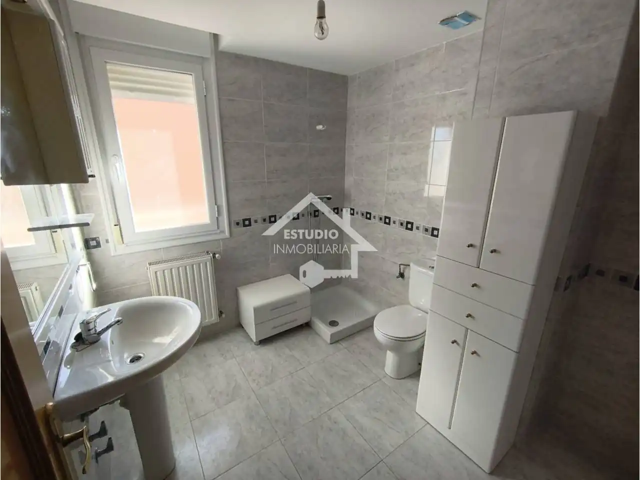 Baño de Casa adosada en venta en Mendavia con Calefacción, Jardín privado y Parquet