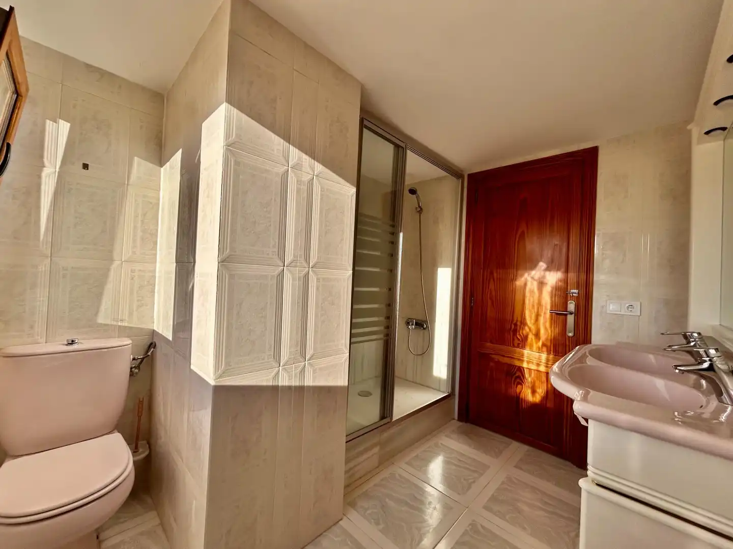 Bathroom of Flat for share in Inca  with Parquet flooring, Terrace and Furnished