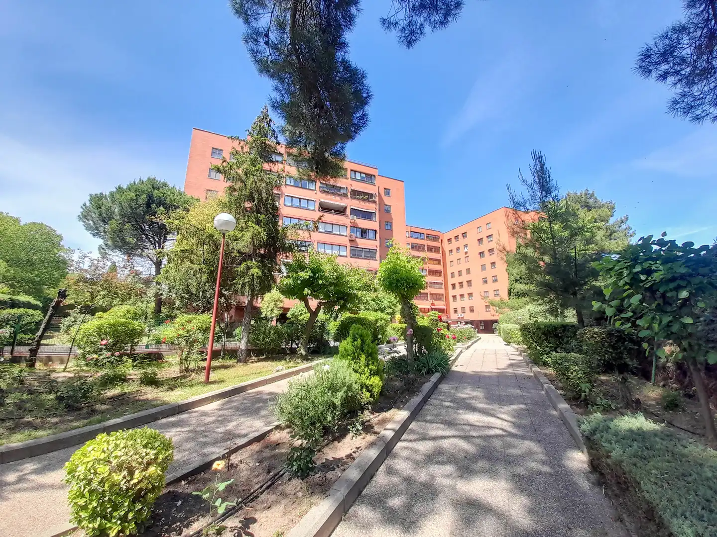 Vista exterior de Pis de lloguer en Madrid amb Calefacció, Parquet i Terrassa
