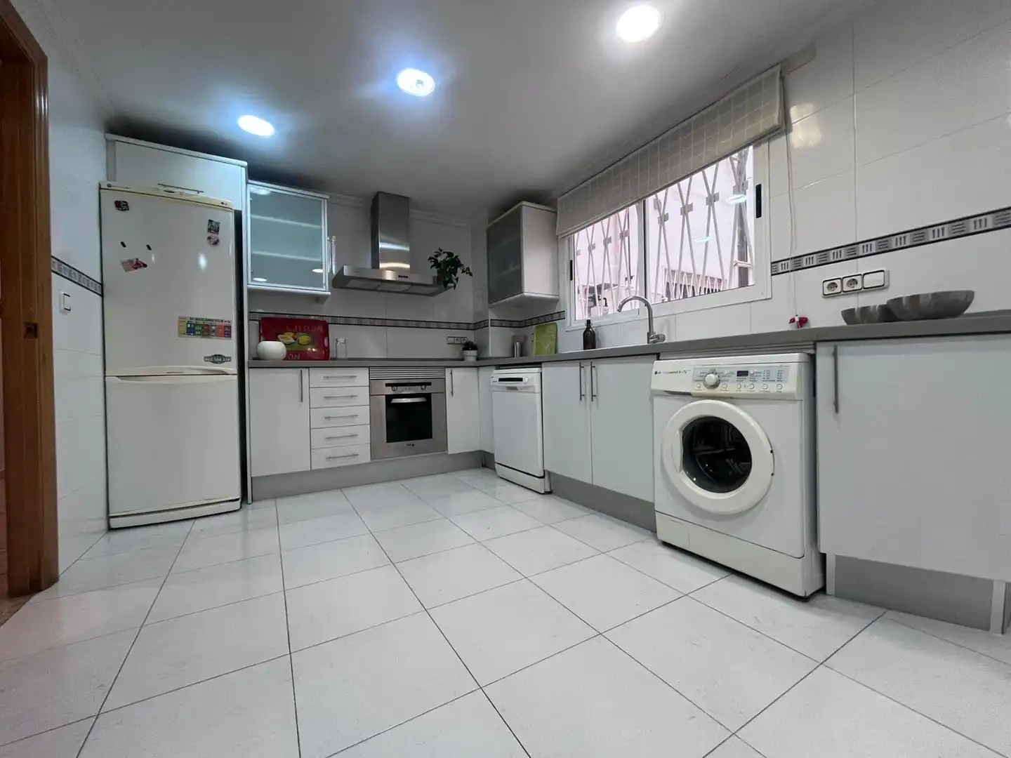 Cocina de Piso en venta en La Pobla de Farnals con Terraza, Horno y Balcón