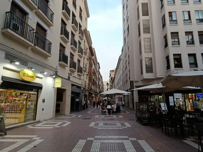 Vista exterior de Piso en venta en  Zaragoza Capital con Aire acondicionado