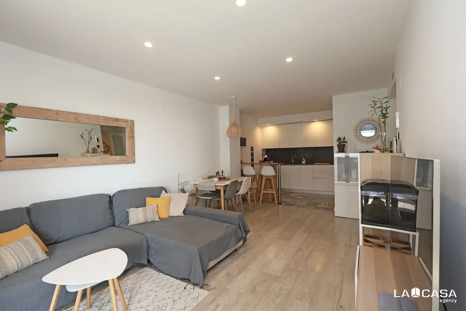Living room of Flat for sale in L'Hospitalet de Llobregat  with Terrace and Swimming Pool