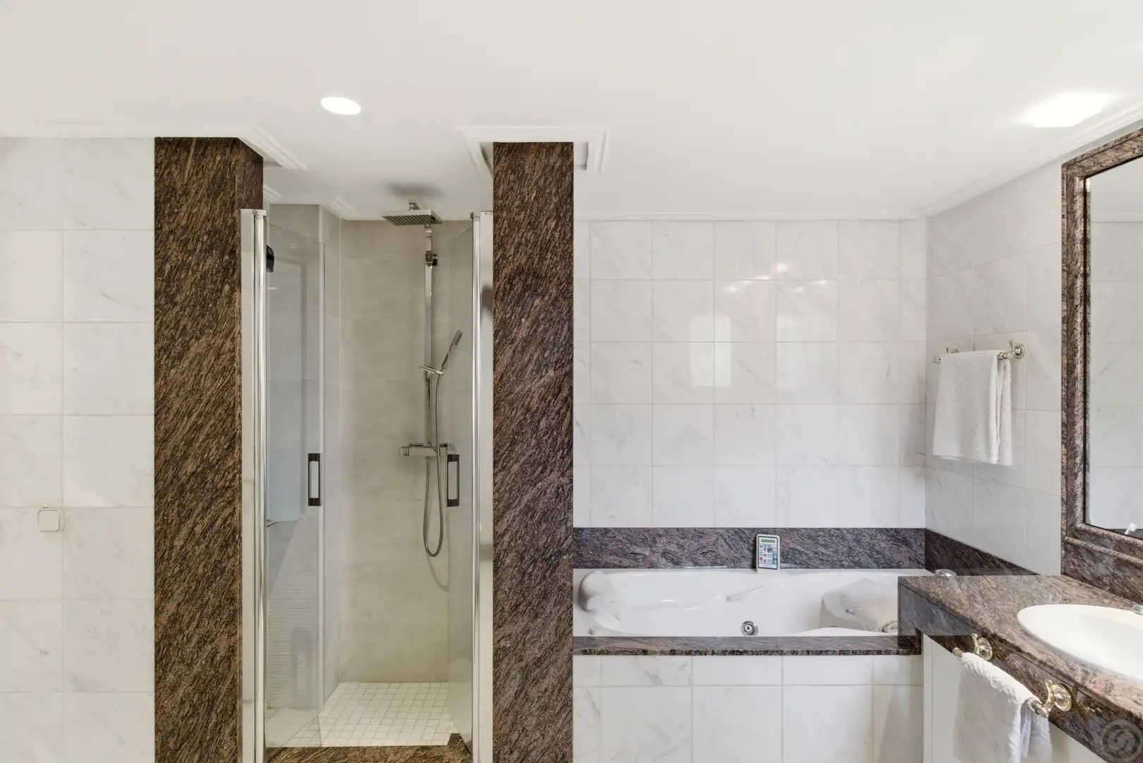 Bathroom of Duplexes for sale in Girona  with Air Conditioner, Heating and Terrace