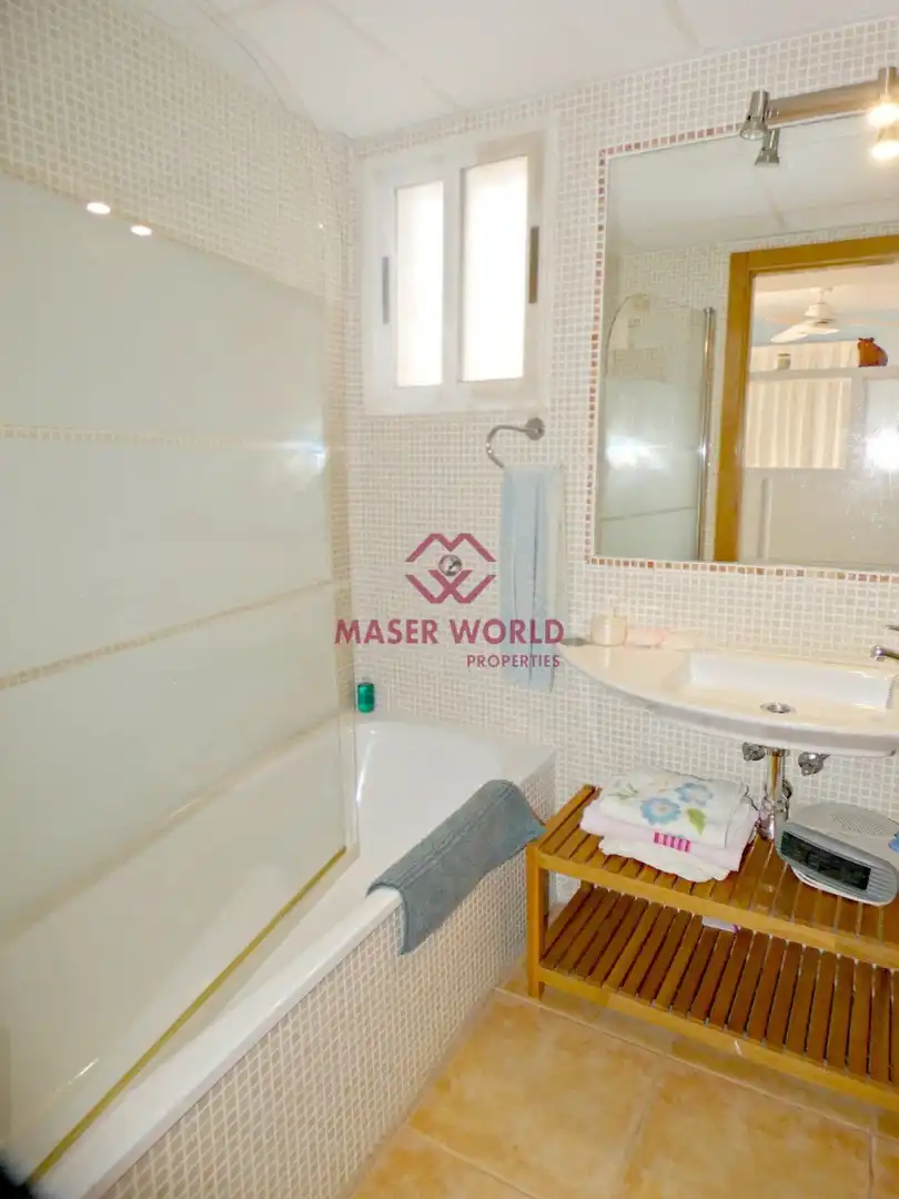 Baño de Piso en venta en Cartagena con Aire acondicionado, Terraza y Amueblado